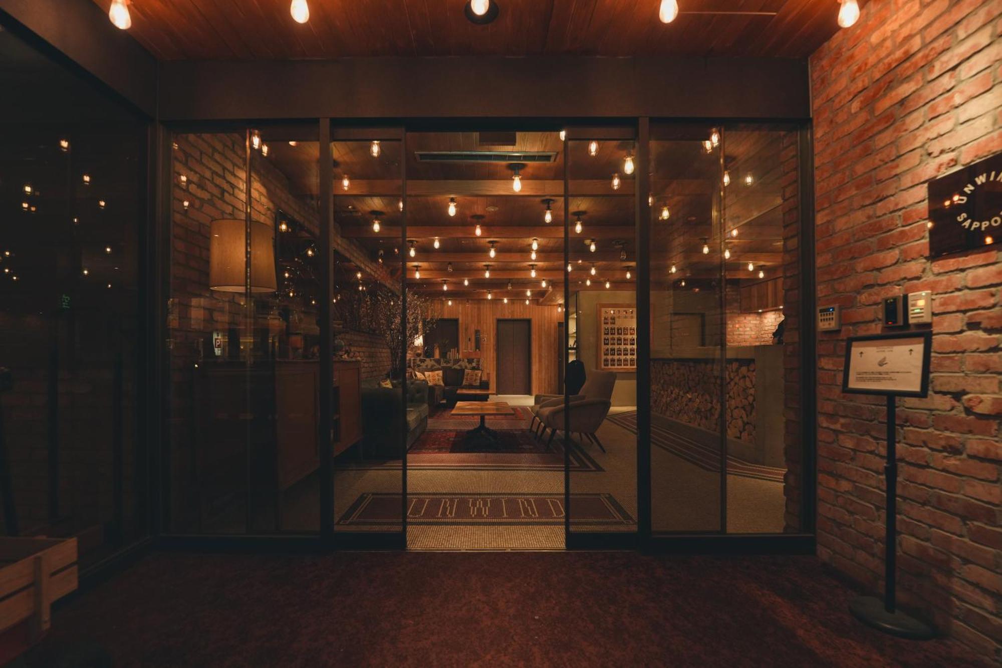 Unwind & Bar 3*